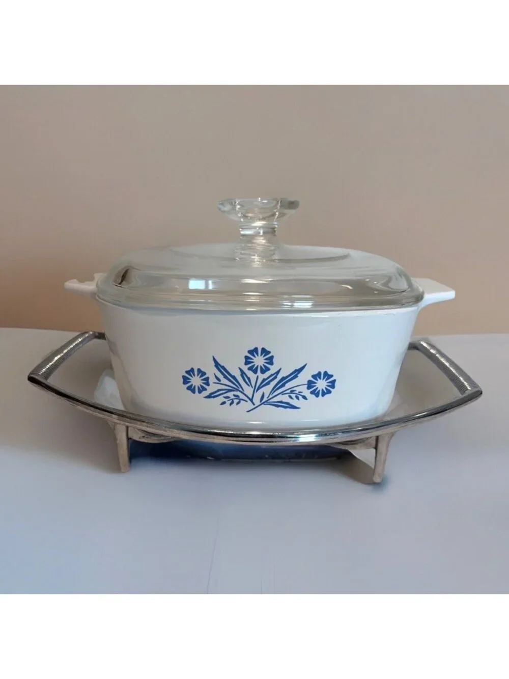 VTG Corning Ware Blue Cornflower Casserole 1 1/2 QT W/ Pyrex Lid & Metal Trivet